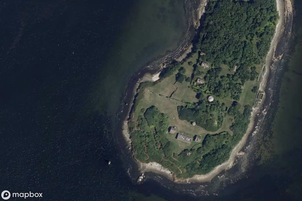 Satelitní letecký pohled na Inseln Des Gang, opuštěné  v Lorient, Francie