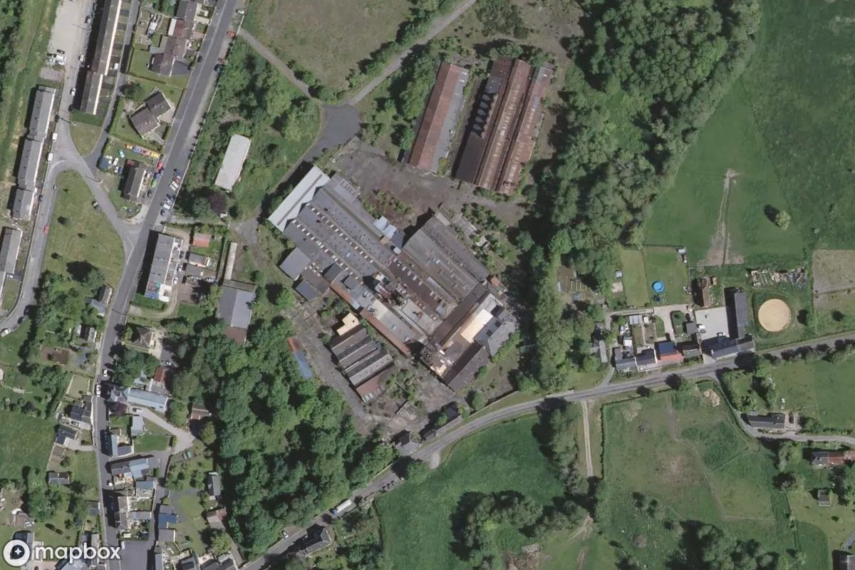 Vue aérienne satellite de Gießerei der Brücke, un Usine abandonné à Pontchardon, France