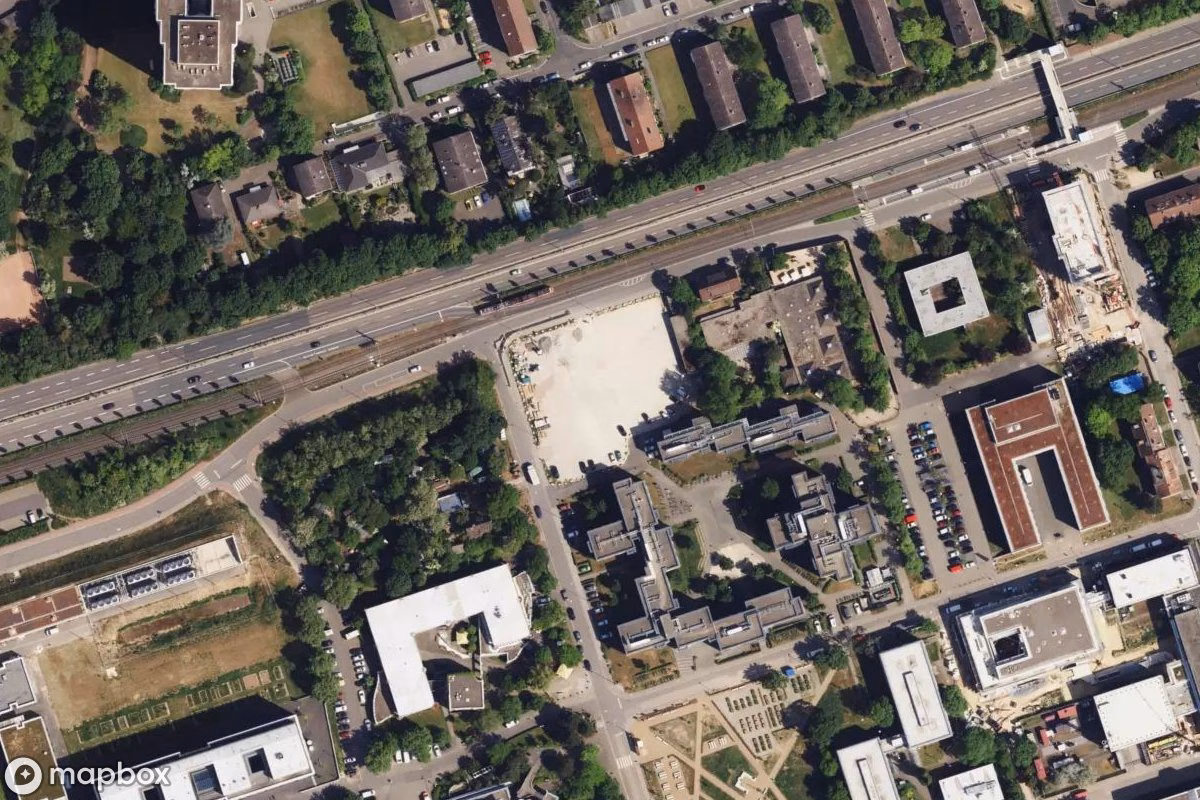 Satellitbillede set fra luften af Hochhaus Inter 1, et forladt  i Mainz, Tyskland