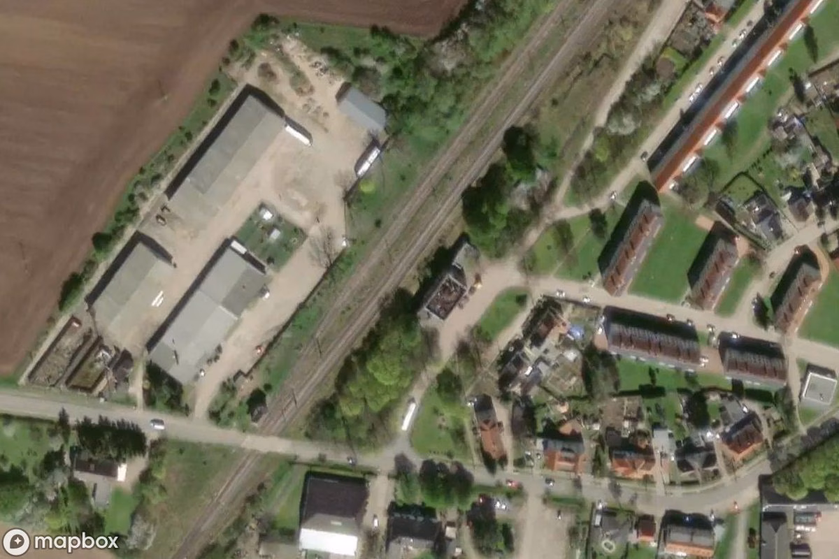 Satellitbillede set fra luften af Bahnhof Barby, et forladt Togstation i Barby, Tyskland