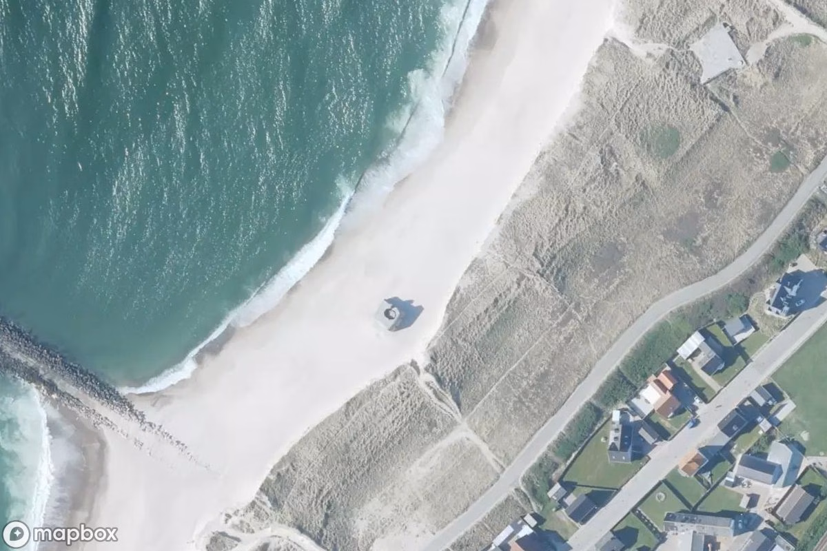 Műholdas légi felvétel Bunker helyszínről, egy elhagyatott Bunker itt: Thyborøn, Dánia