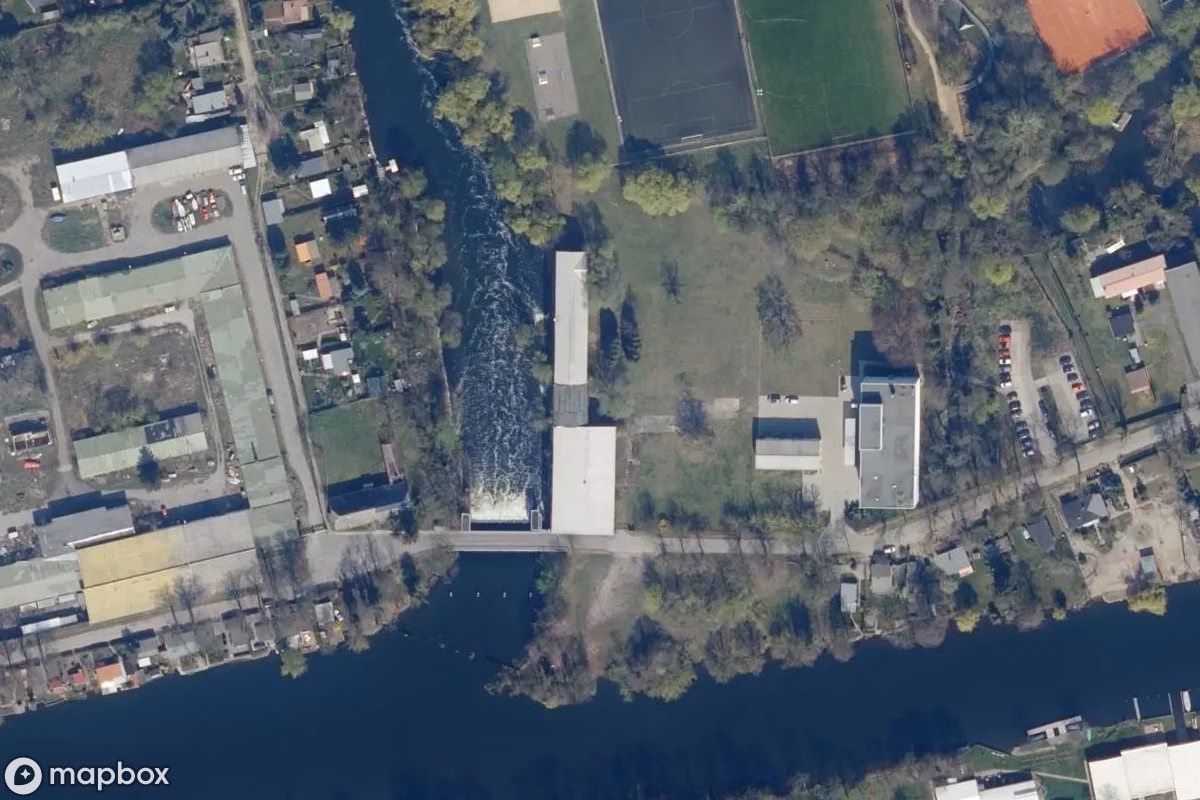 Satelitarny widok z lotu ptaka VEB Reißverschlusswerk, opuszczone Fabryka w Rathenow, Niemcy