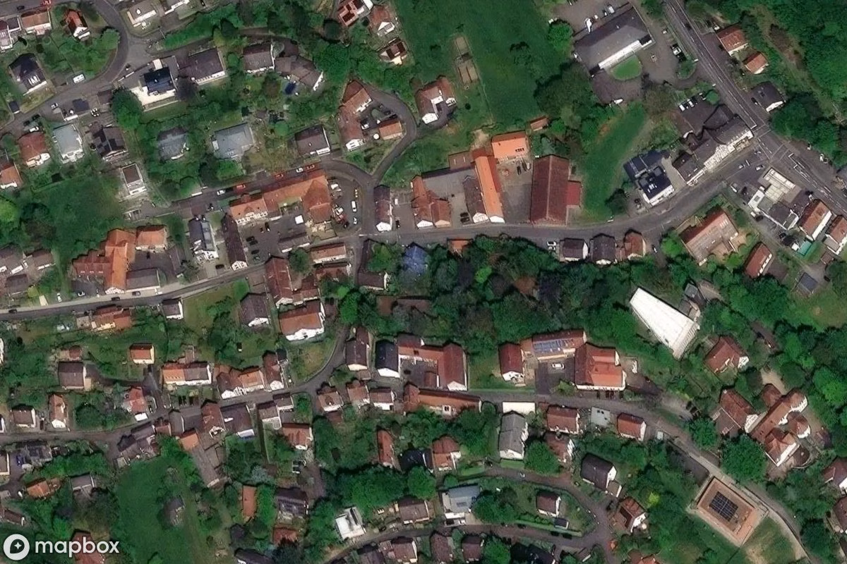 Satellietbeeld vanuit de lucht van Häuser mit Küchengeschäft, een verlaten Winkel in Marburg, Duitsland