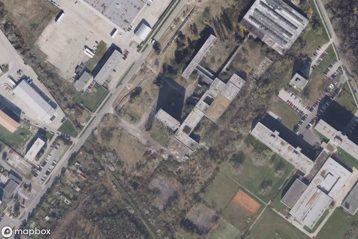 Satelitní letecký pohled na 5-Sterne-Hotel, opuštěné Hotel v Bratislava, Slovensko