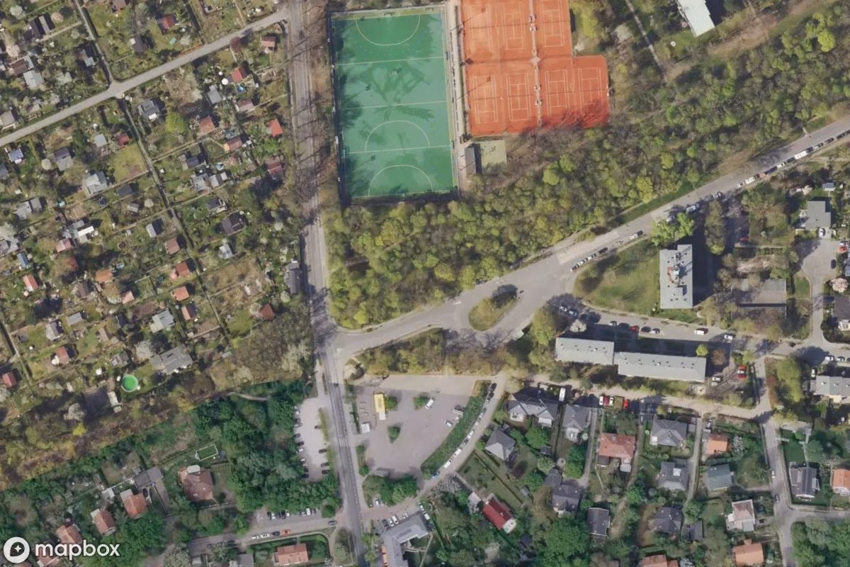 Satellietbeeld vanuit de lucht van S-Bahn-Station Düppel, een verlaten  in Berlin, Duitsland