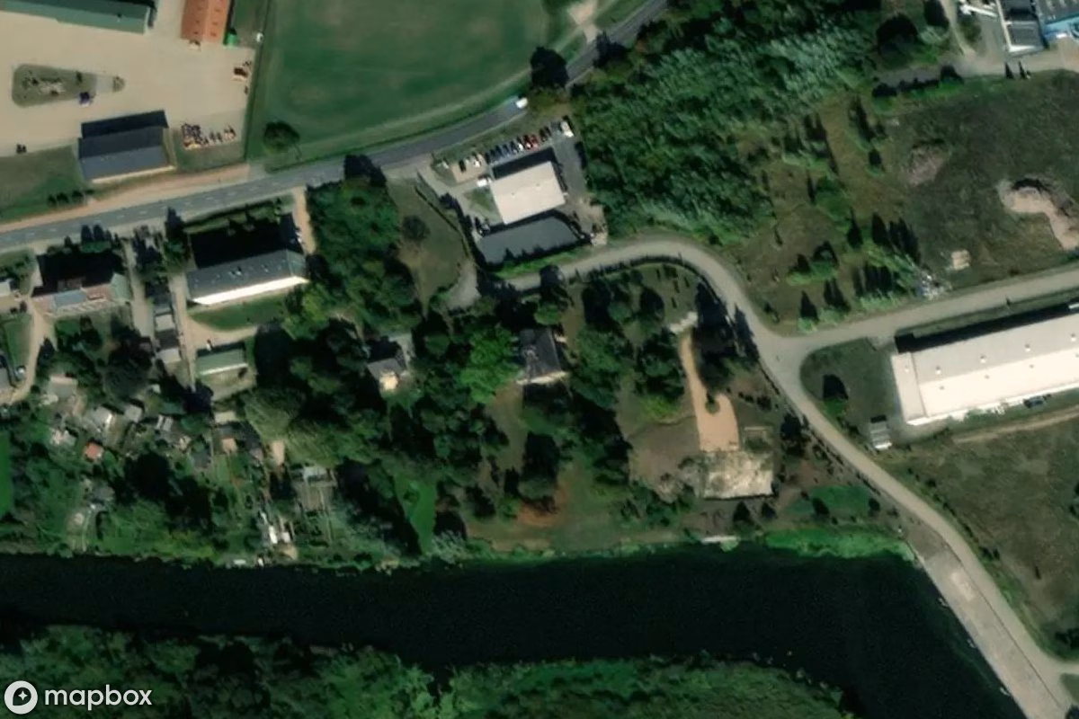 Satellitenansicht von Herrenhaus, eine verlassene  in Demmin, Deutschland