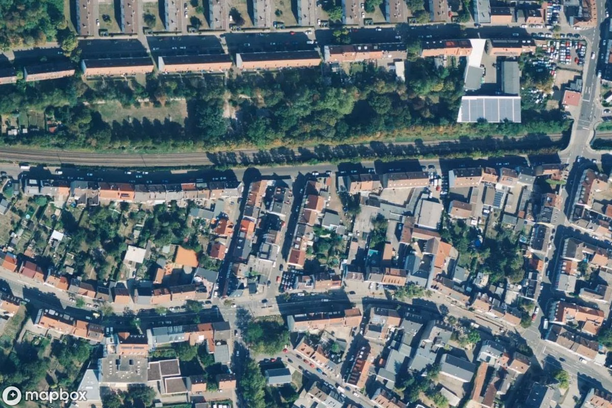 Satelitní letecký pohled na Haus, opuštěné  v Saarbrücken, Německo