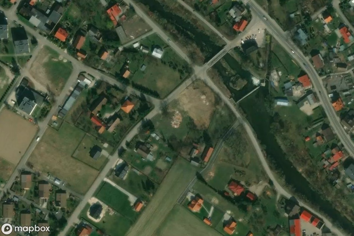 Satellittbilde fra luften av Textilabrik Lech, et forlatt Fabrikk i Ołdrzychowice Kłodzkie, Polen