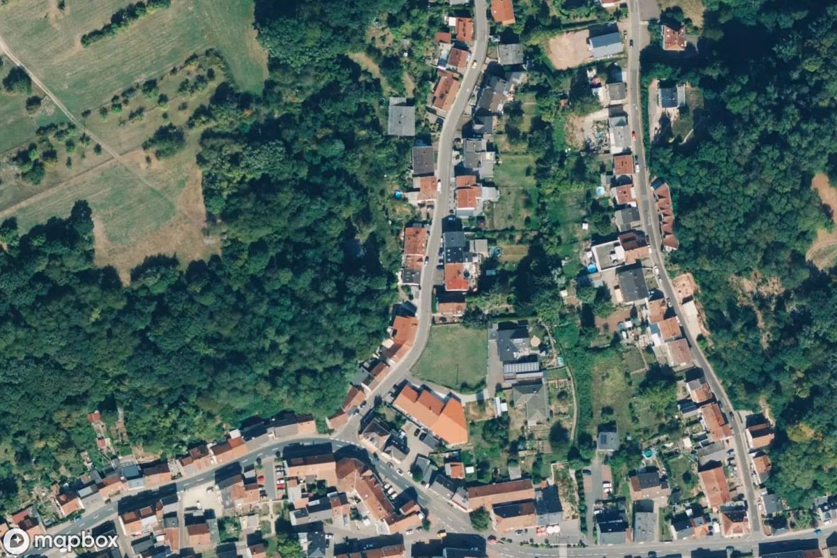 Vue aérienne satellite de Wohnhaus, un Résidence abandonné à Beckingen, Allemagne