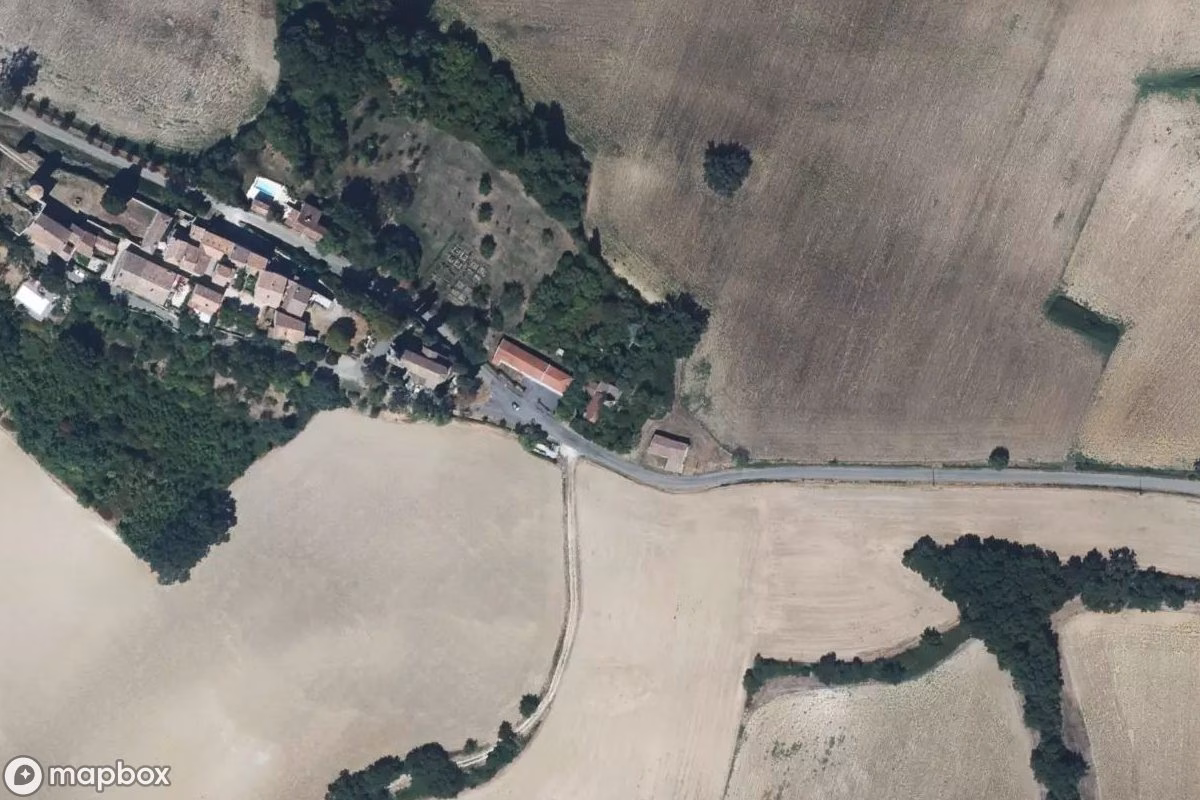 Vue aérienne satellite de Das Bett der Prinzessin, un  abandonné à Larroque-Engalin, France