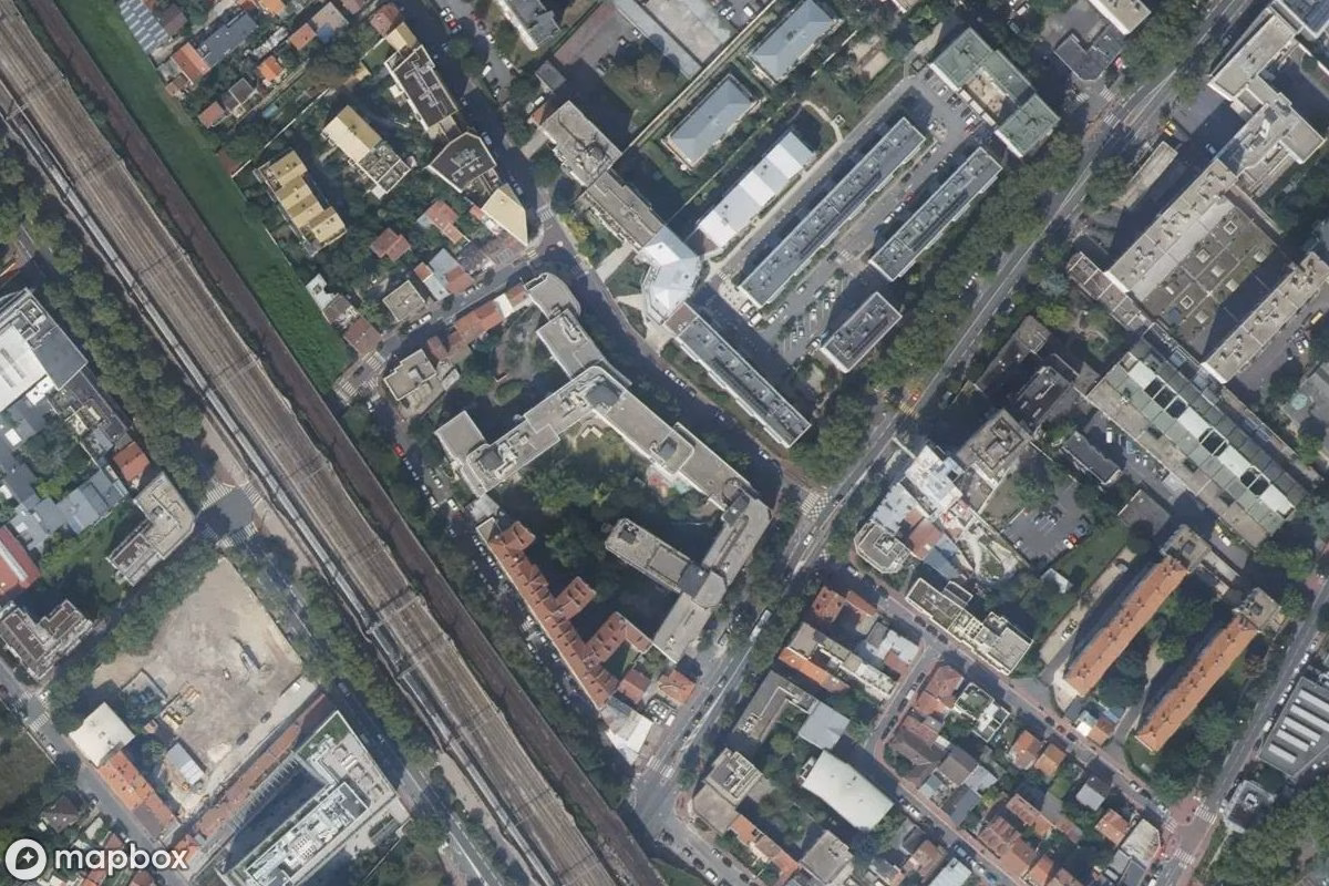 Satellitbild från luften av Kindergartengebäude, en övergiven i Malakoff, Frankrike