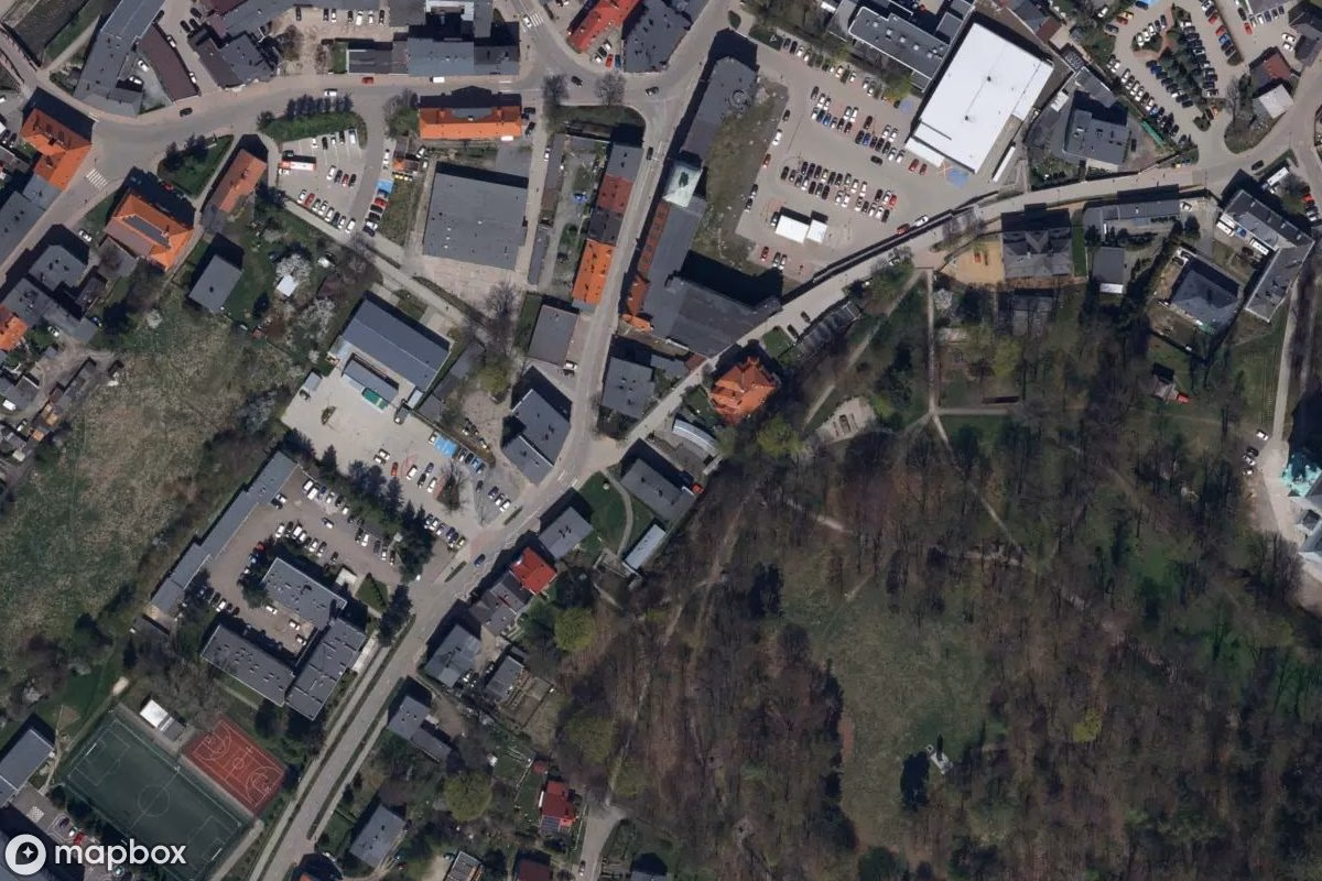 Satellittbilde fra luften av Touristischer Weg Arado, et forlatt  i Kamienna Góra, Polen