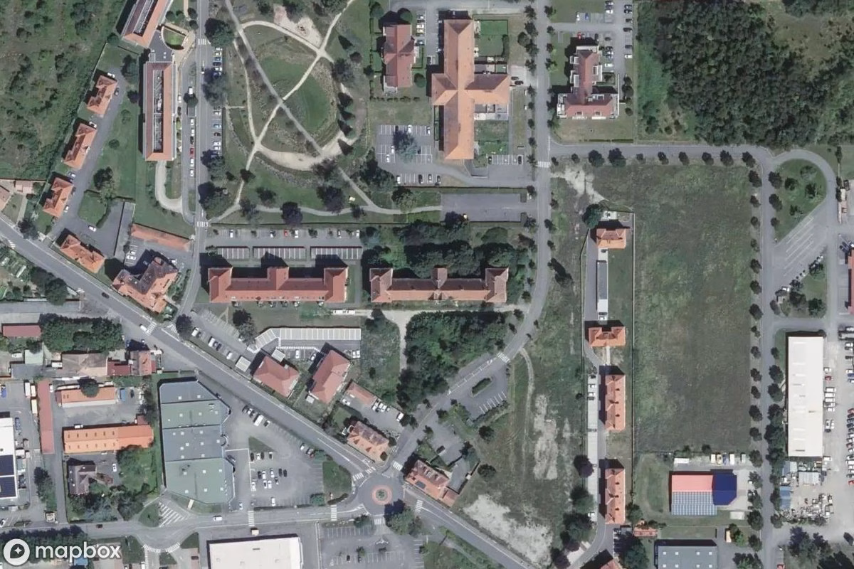 Satelitarny widok z lotu ptaka Hotel des Equipagen, opuszczone Hotel w Volgelsheim, Francja