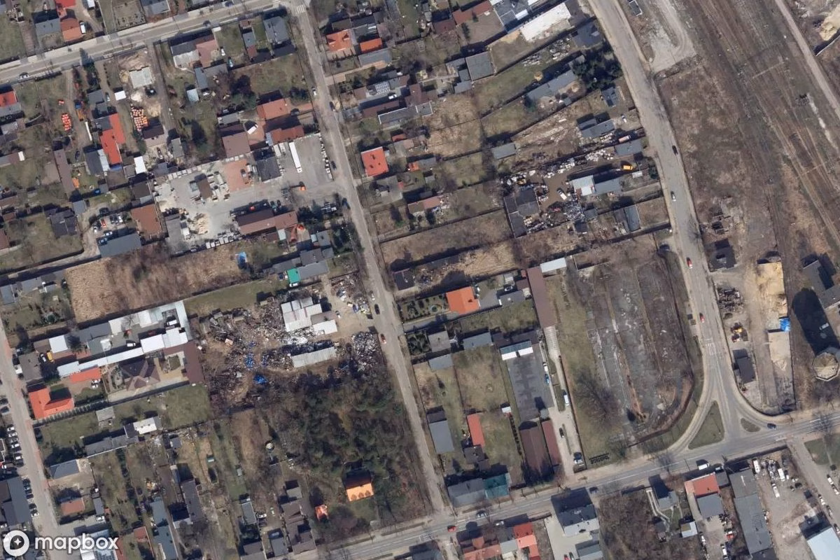 Vista aérea por satélite de Versteckter Panzer, un  abandonado en Tomaszów Mazowiecki, Polonia