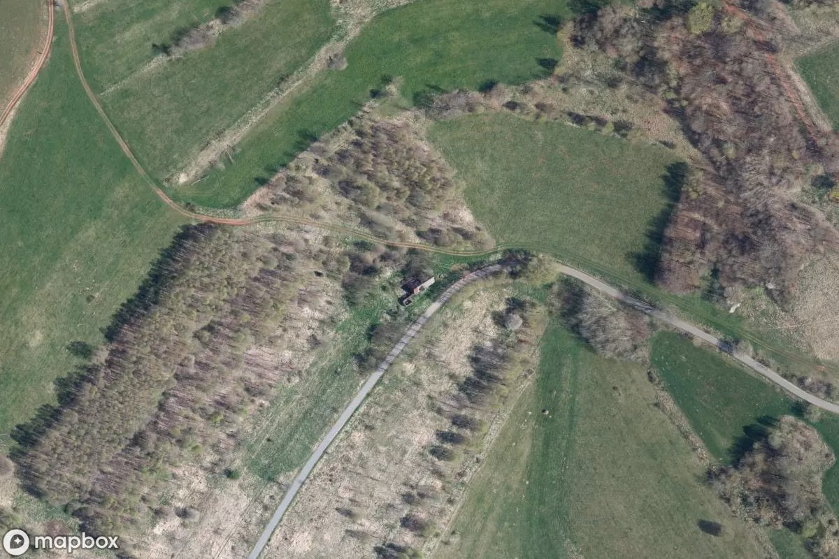 Satellitenansicht von Verlassene Häuser Pioni, eine verlassene Wohnhaus in Nowa Ruda, Polen