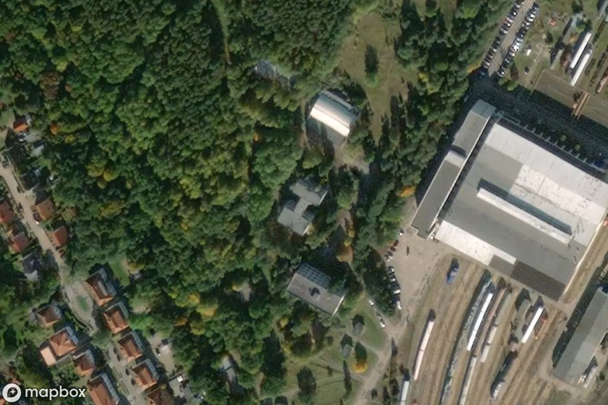 Satellitbild från luften av Berufsschule, en övergiven Skola i Neustrelitz, Tyskland