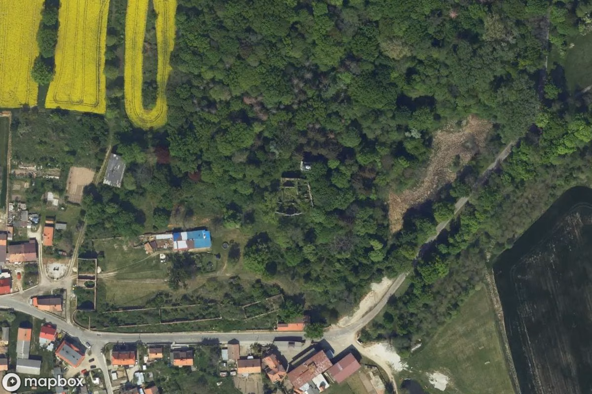 Vista aérea por satélite de Palais Imbramowice, un Castillo abandonado en Imbramowice, Polonia