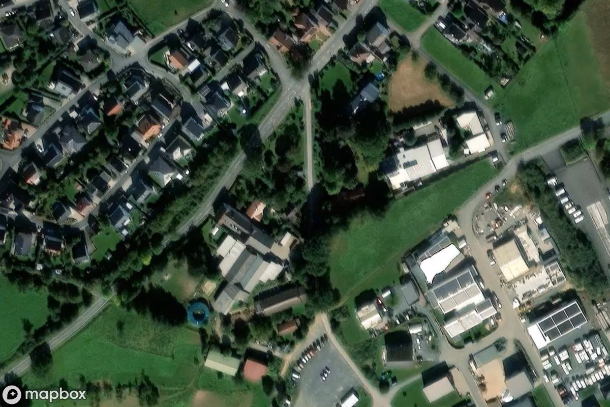 Satelitní letecký pohled na Wohnhaus, opuštěné Obytný dům v Schwalbach, Německo