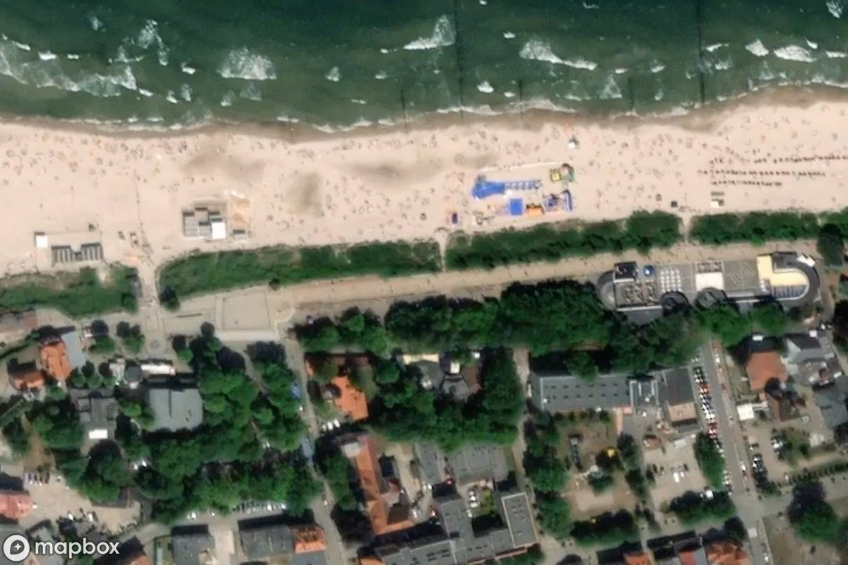 Vista aérea por satélite de Promenade Ustka, un abandonado en Ustka, Polonia