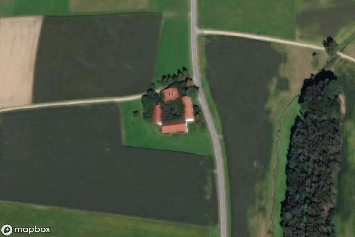 Satellitenansicht von Vierseithof Niederbayern, eine verlassene  in Walburgskirchen, Deutschland