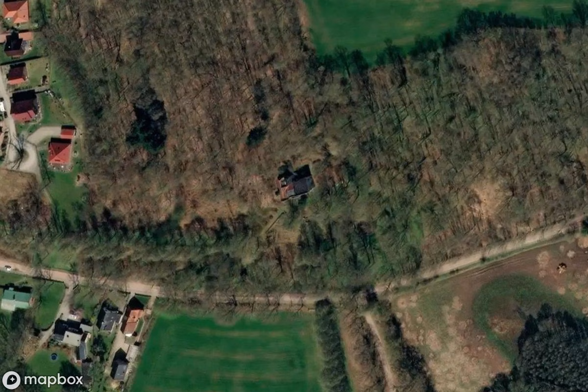 Satellietbeeld vanuit de lucht van Herrenhaus, een verlaten  in Malente, Duitsland