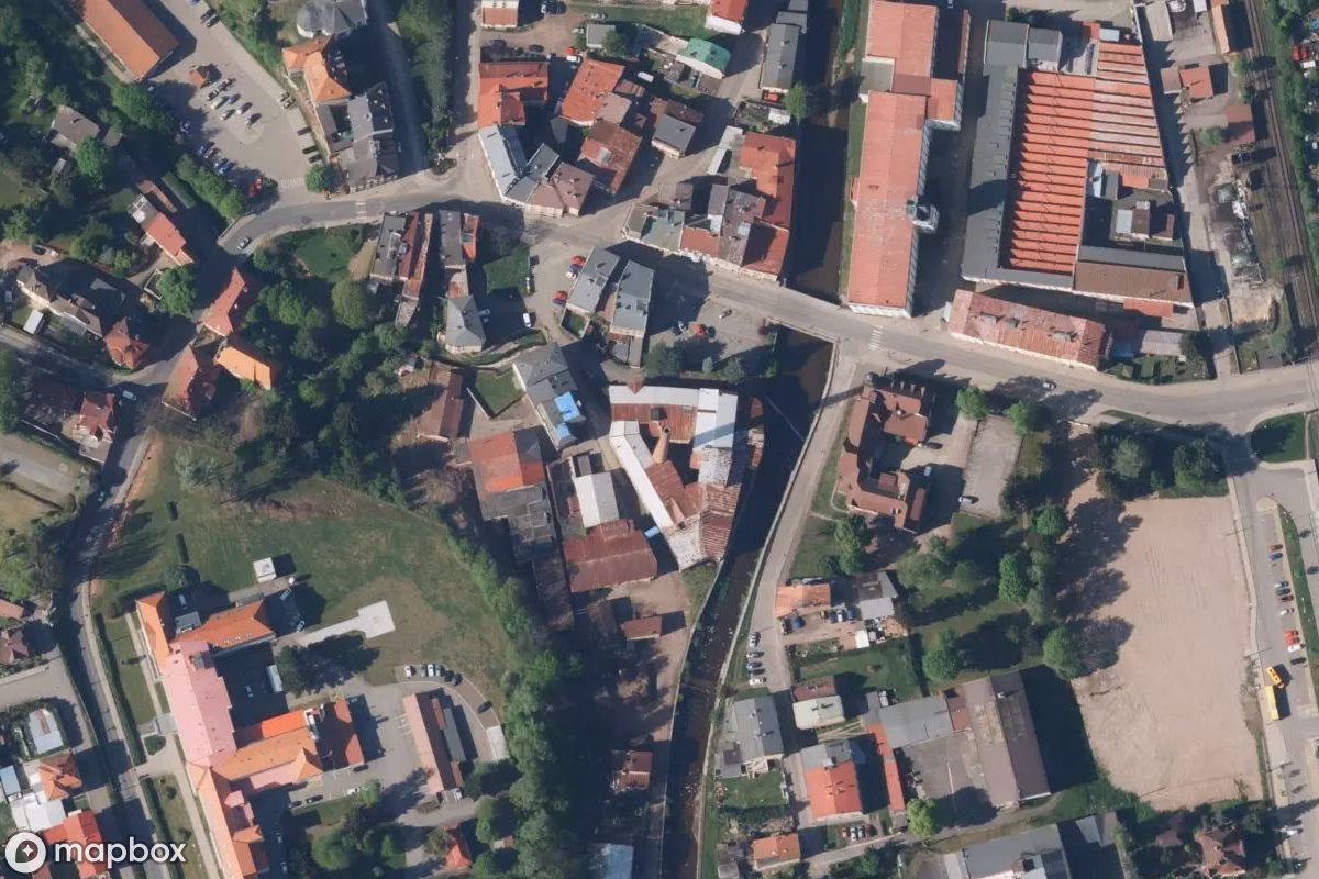 Műholdas légi felvétel Lost Place helyszínről, egy elhagyatott  itt: Broumov, Csehország