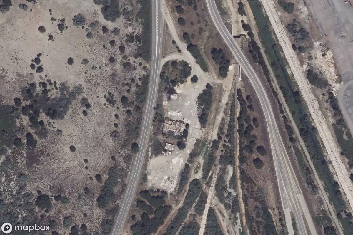 Aerial satellite view of Maison Ferry, an abandoned Residence in Port-Saint-Louis-du-Rhône, France
