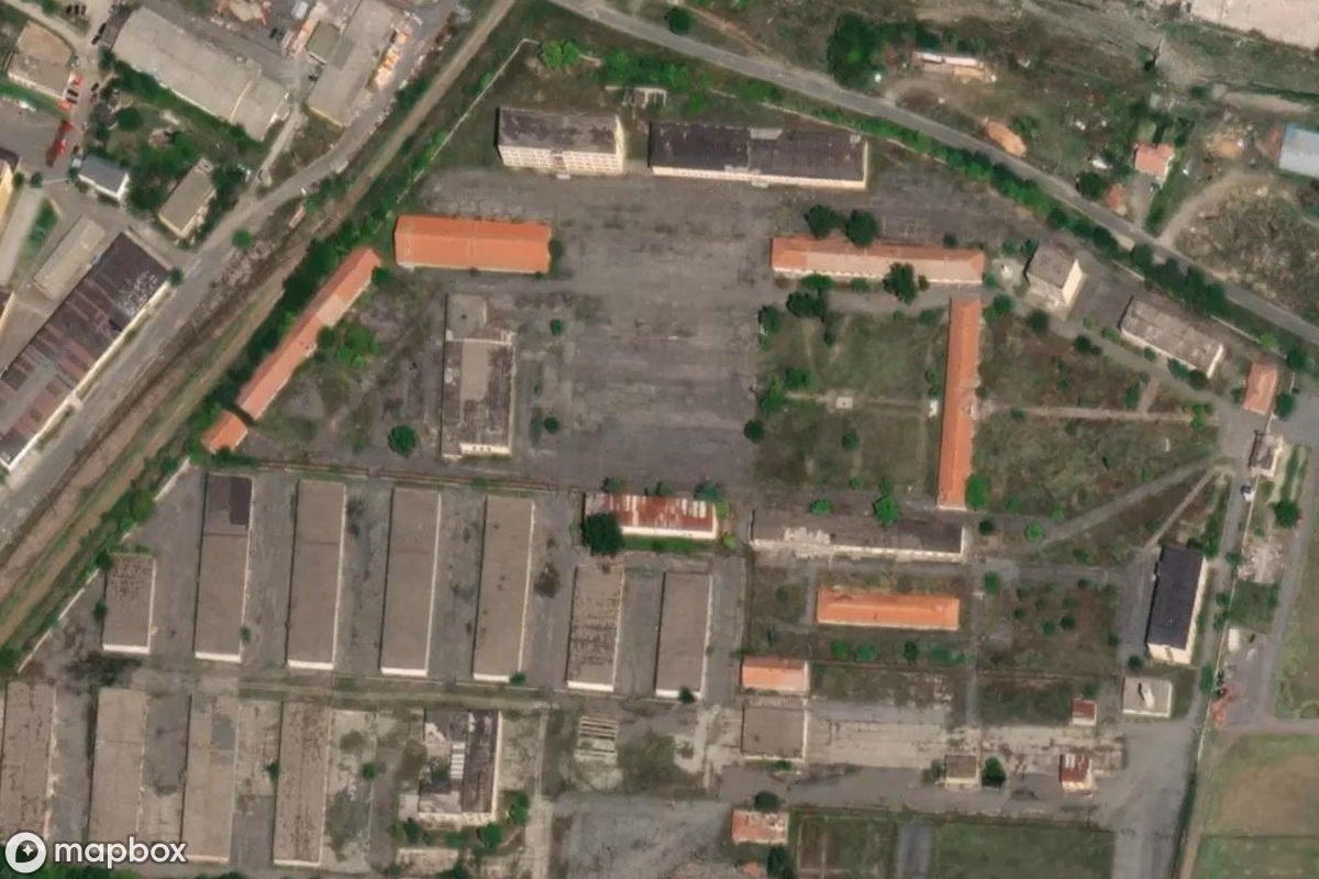 Aerial satellite view of Gebäudekomplex, an abandoned  in Momchilgrad, Bulgaria