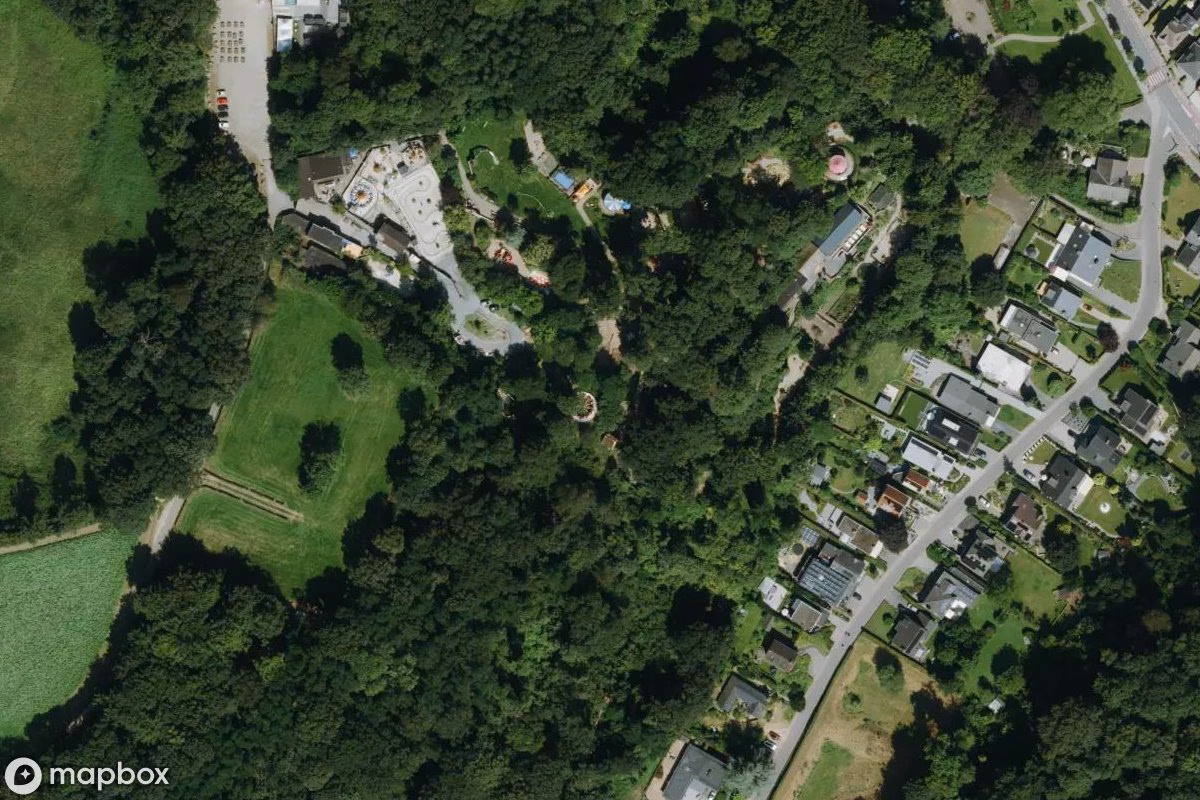 Satelitarny widok z lotu ptaka Märchenwald/Freizeitpark, opuszczone Park rozrywki w Valkenburg, Holandia