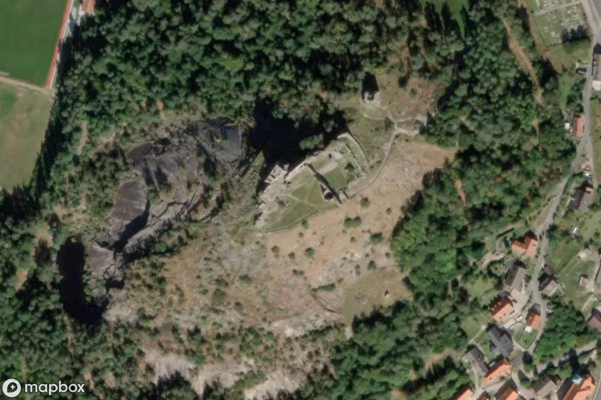 Satellittbilde fra luften av Burgruine Flössenburg, et forlatt Ruin i Flossenbürg, Tyskland