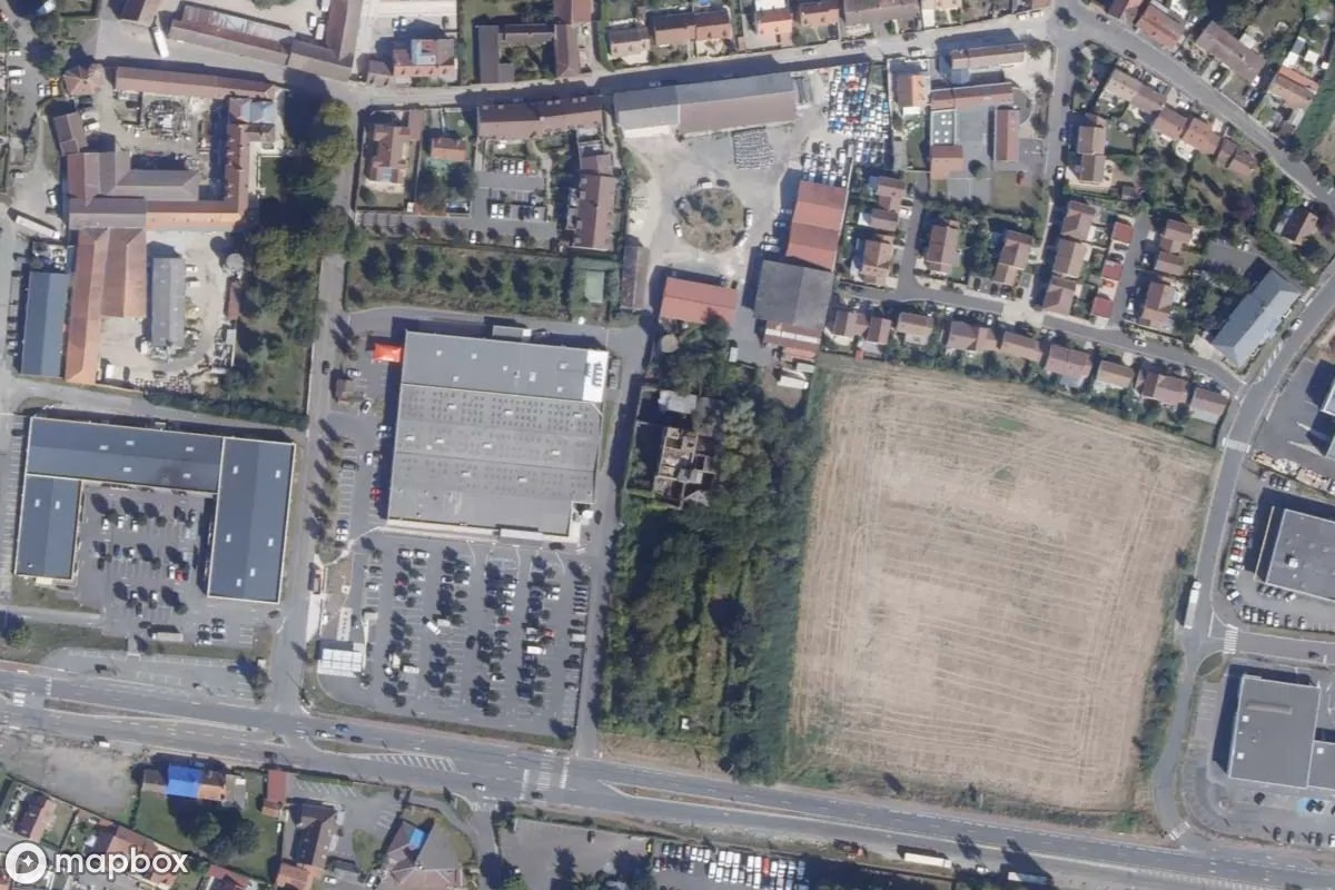 Aerial satellite view of Fabrikruine Cergy, an abandoned Ruin in Puiseux-Pontoise, France