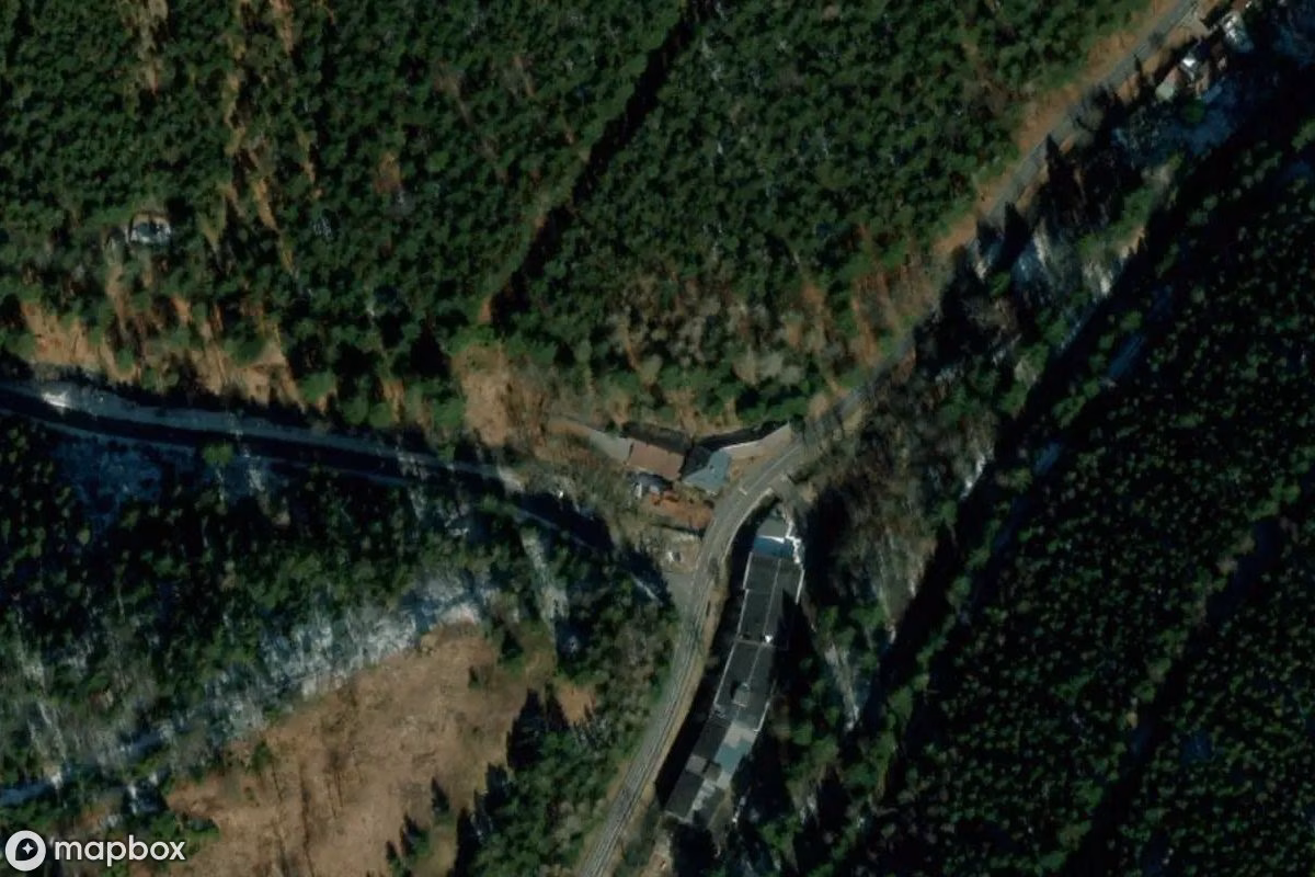 Satellietbeeld vanuit de lucht van Mühle, een verlaten Fabriek in Steinach, Duitsland