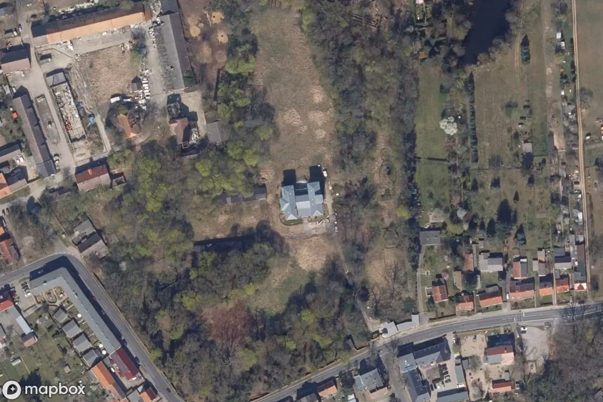 Satellitenansicht von Schloss, eine verlassene Schloss in Mittenwalde, Deutschland