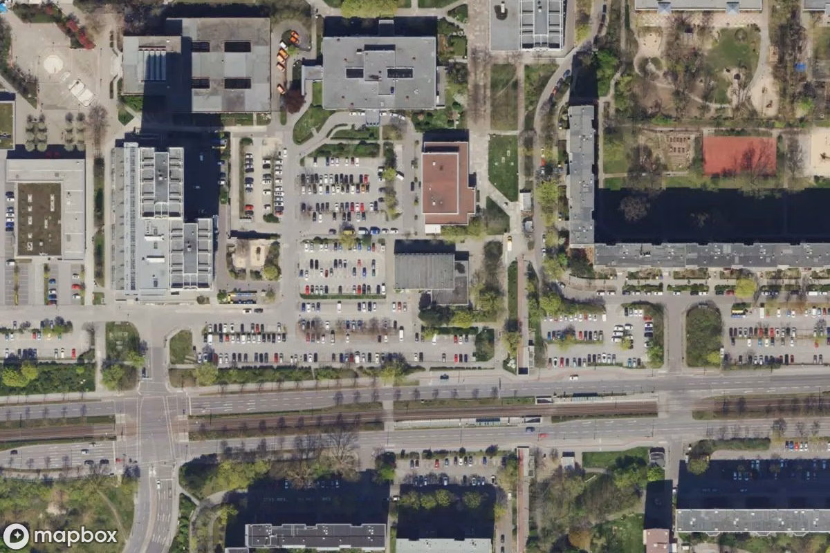 Satellietbeeld vanuit de lucht van Kino, een verlaten Theater in Berlin, Duitsland