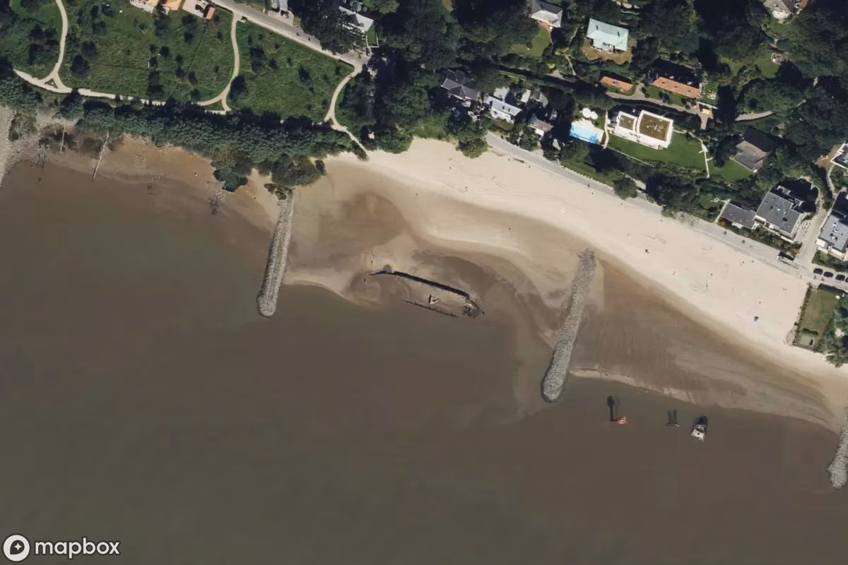 Satellitbild från luften av Schiffswrack Polstjernan, en övergiven  i Hamburg, Tyskland