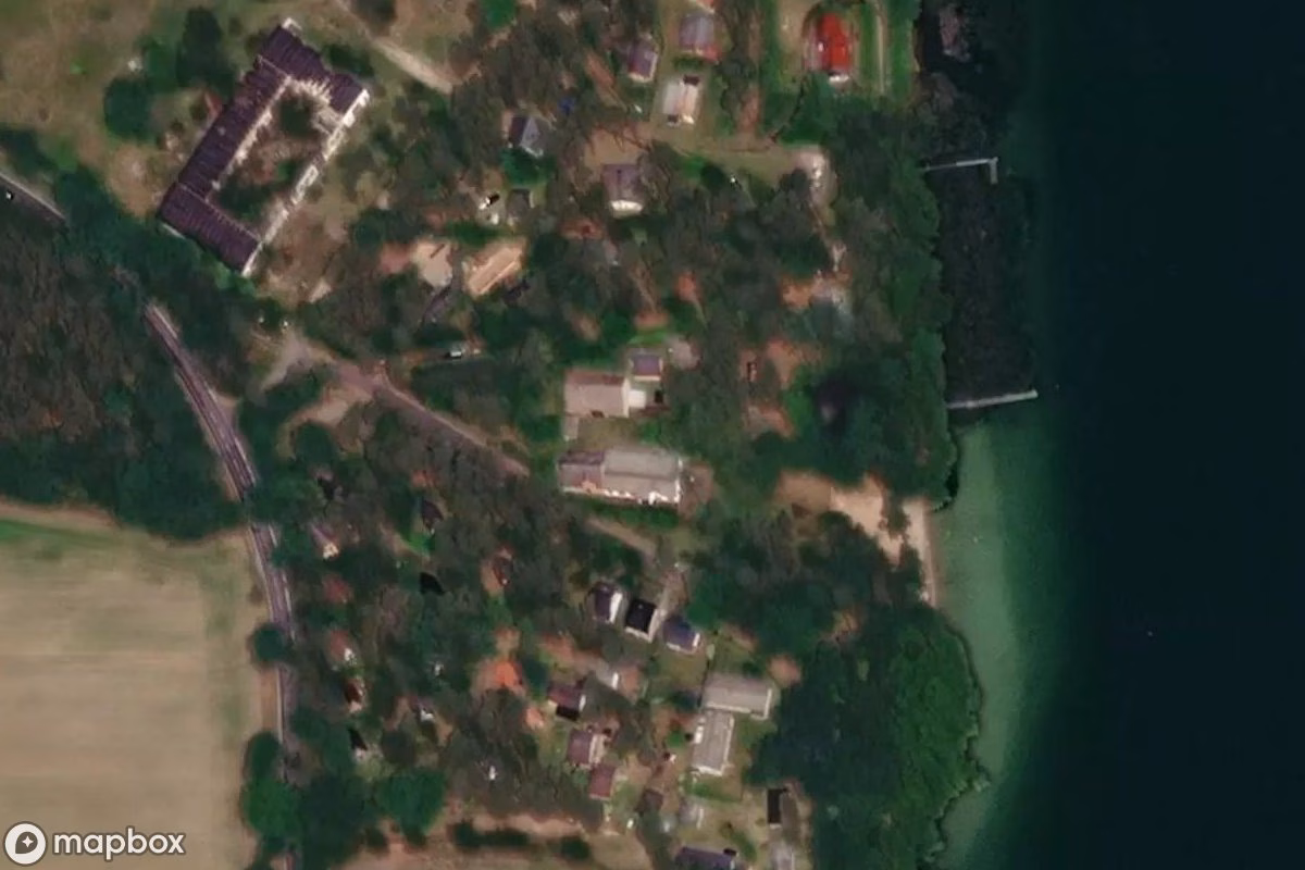 Satellietbeeld vanuit de lucht van Gaststätte, een verlaten Restaurant in Arendsee (Altmark), Duitsland