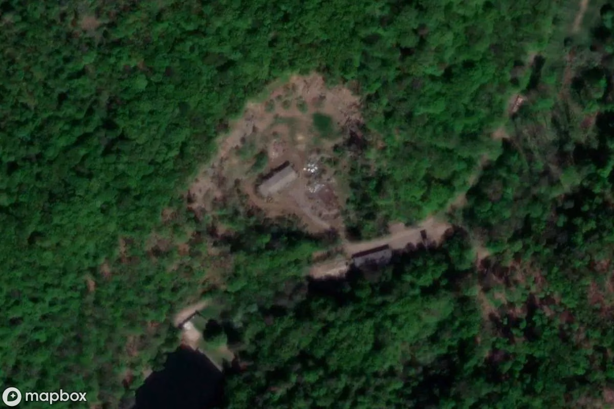 Satellietbeeld vanuit de lucht van Steinbruch, een verlaten Mijn in Ballenstedt, Duitsland