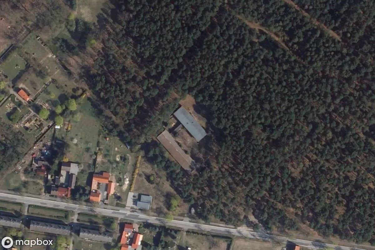 Vue aérienne satellite de DDR-Kindergarten, un École abandonné à Brück, Allemagne