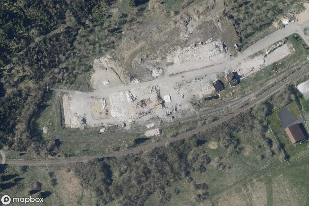 Vue aérienne satellite de Bergwerk, un Mine abandonné à Měděnec, Tchéquie