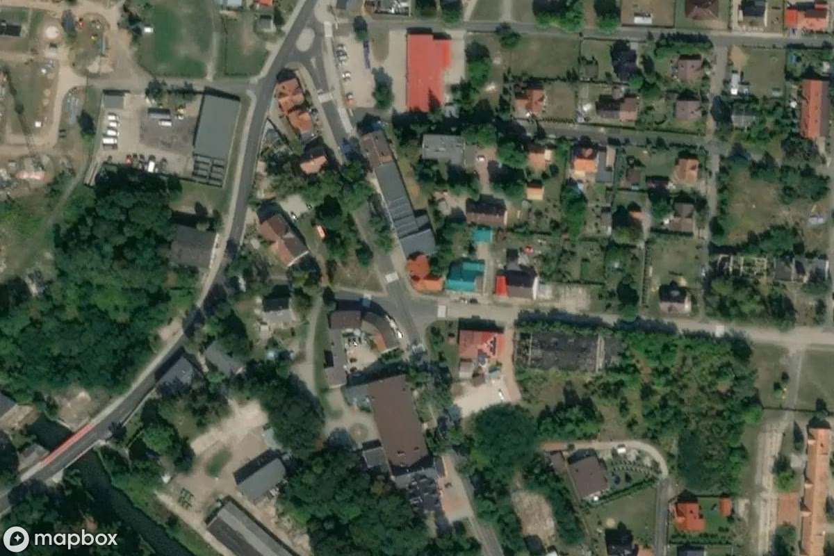 Satellitbillede set fra luften af Verlassenes Gebäude Świętoszów, et forladt  i Świętoszów, Polen