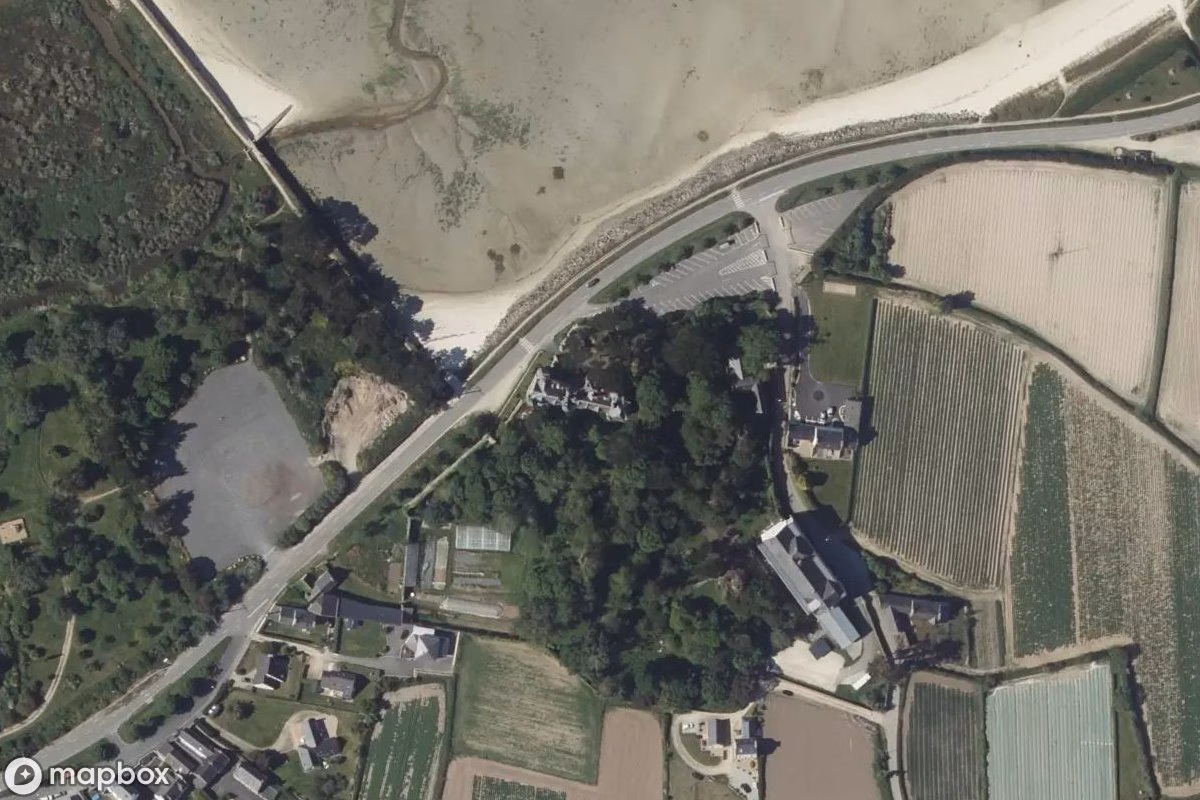 Satellitenansicht von Château Principal, eine verlassene Schloss in Roscoff, Frankreich