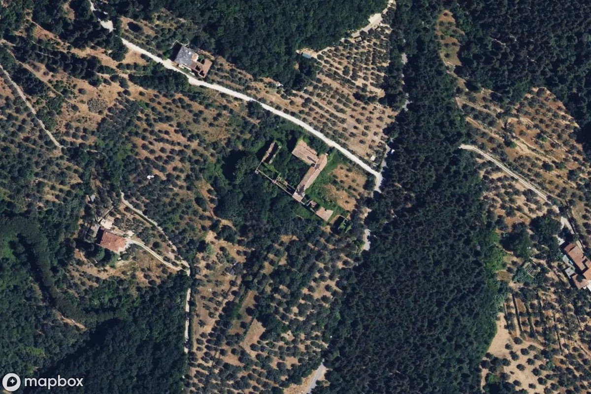Satellitbillede set fra luften af Villa delle Sacca, et forladt Beboelseshus i Prato, Italien