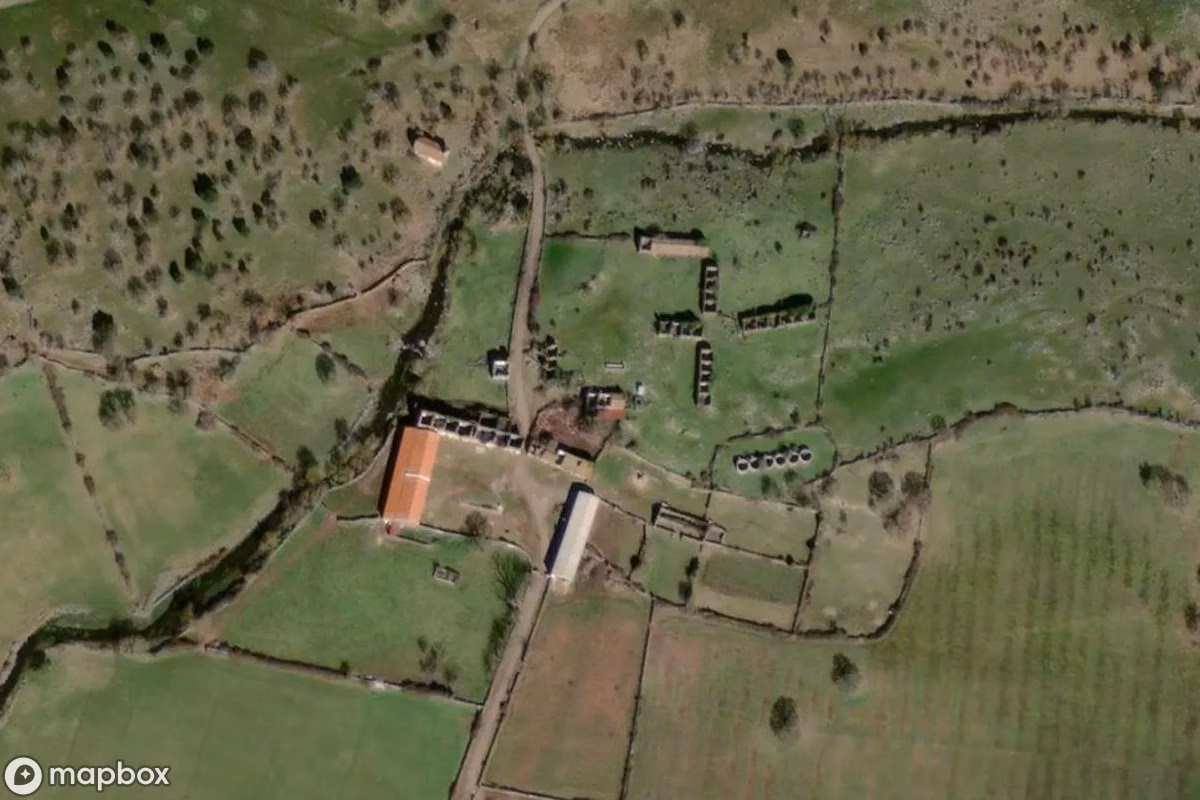 Vue aérienne satellite de Molkerei, un Usine abandonné à Bortigale/Bortigali, Italie