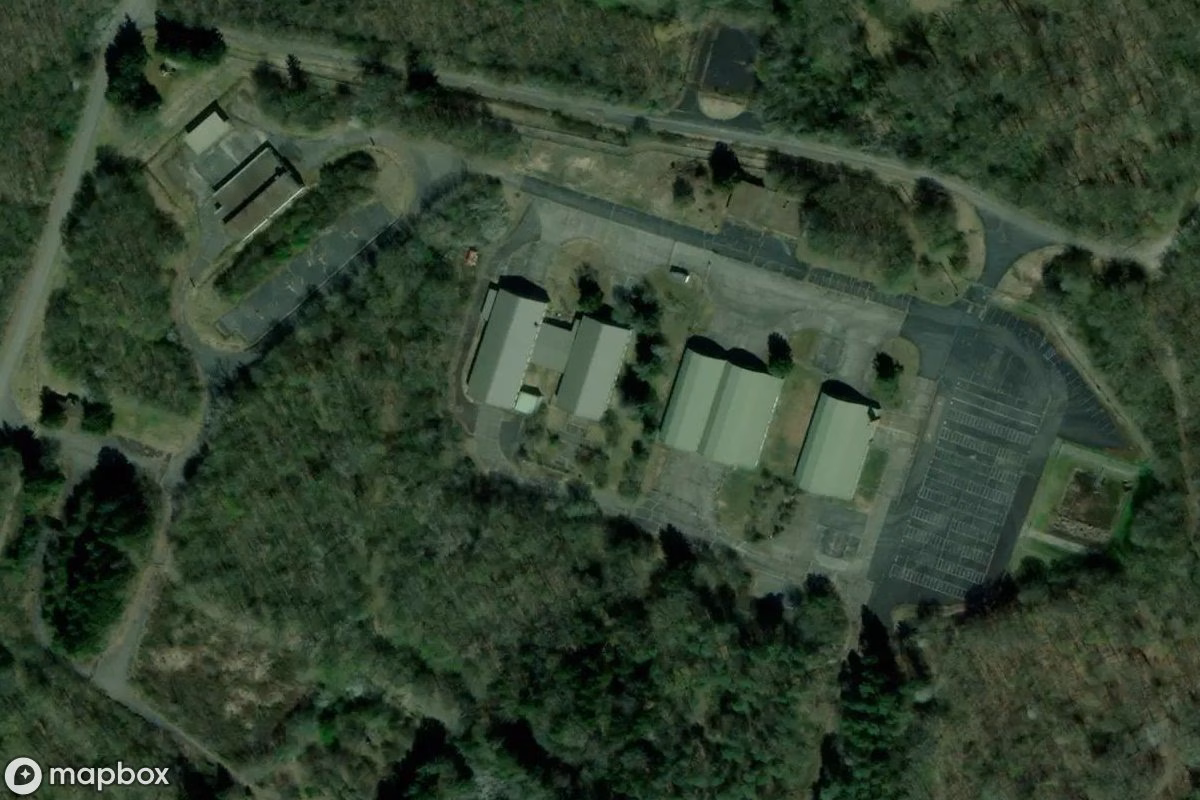 Satellitbillede set fra luften af Kasernenanlage, et forladt Militært anlæg i Bitburg, Tyskland