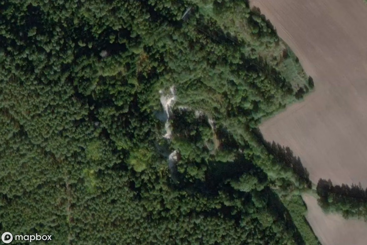 Satellietbeeld vanuit de lucht van U-Verlagerung, een verlaten Militair terrein in Steinfels, Duitsland