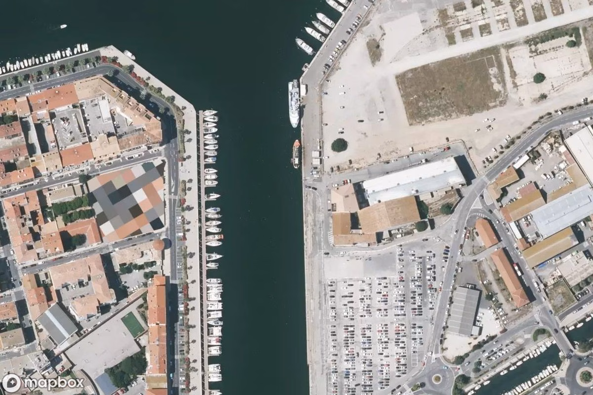 Vue aérienne satellite de Lost Place, un  abandonné à Sète, France