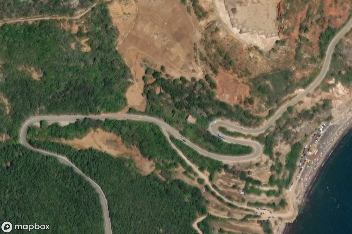 Satellitbillede set fra luften af Decay Nation, et forladt  i Rio, Italien