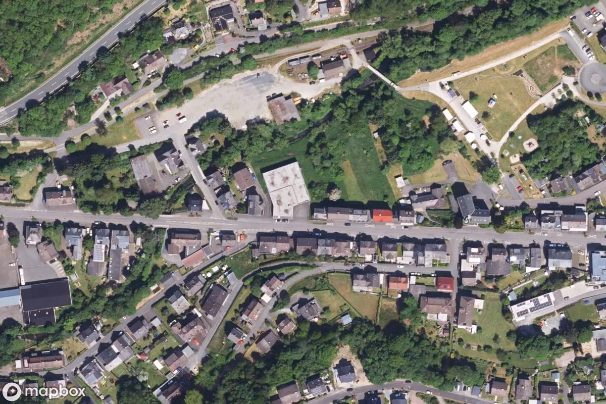 Satellietbeeld vanuit de lucht van Fahrradgeschäft, een verlaten Winkel in Fischbacherhütte, Duitsland