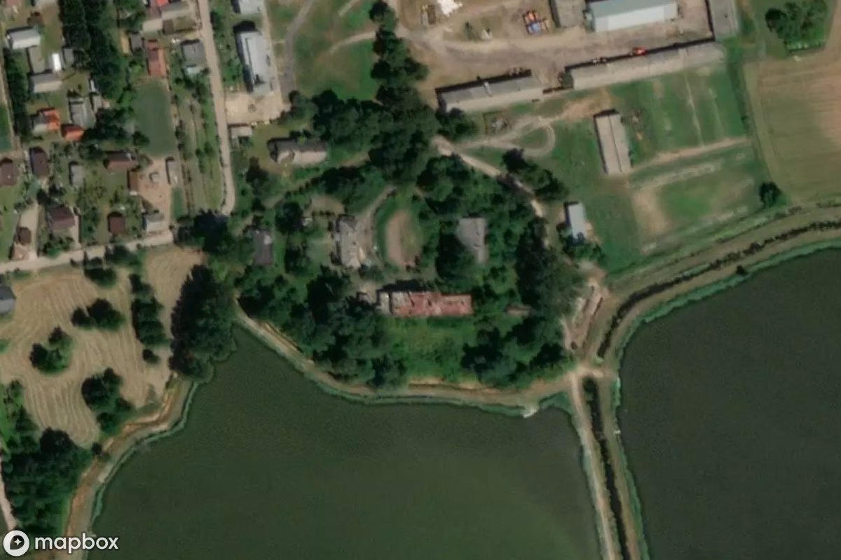 Vue aérienne satellite de Ruinen Palast Kicki 1825, un Ruine abandonné à Sobieszyn, Pologne