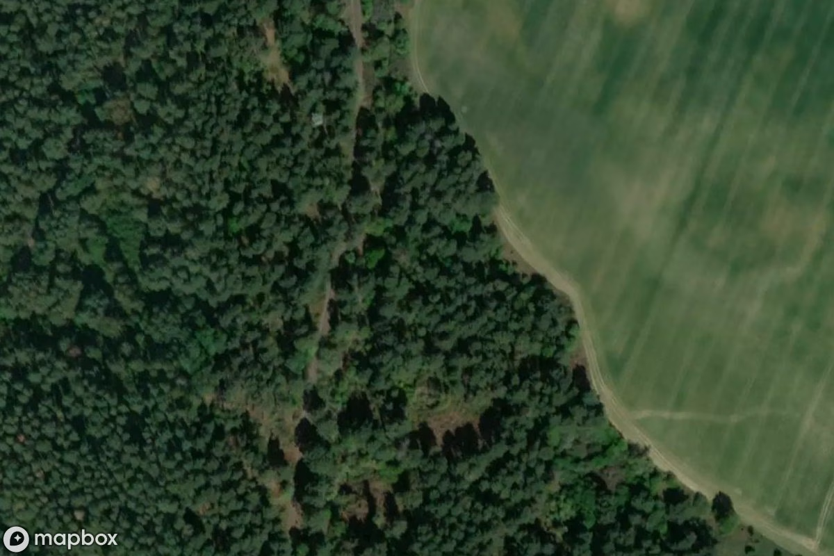 Satelitní letecký pohled na MRU Pz W 728, opuštěné  v Kęszyca, Polsko